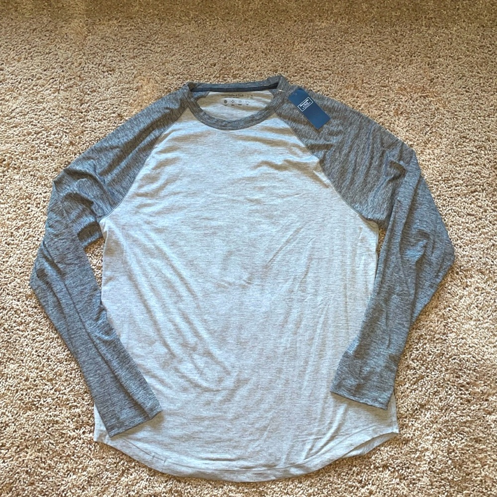 NWT gray Abercrombie and Fitch air knit baseball tee size large